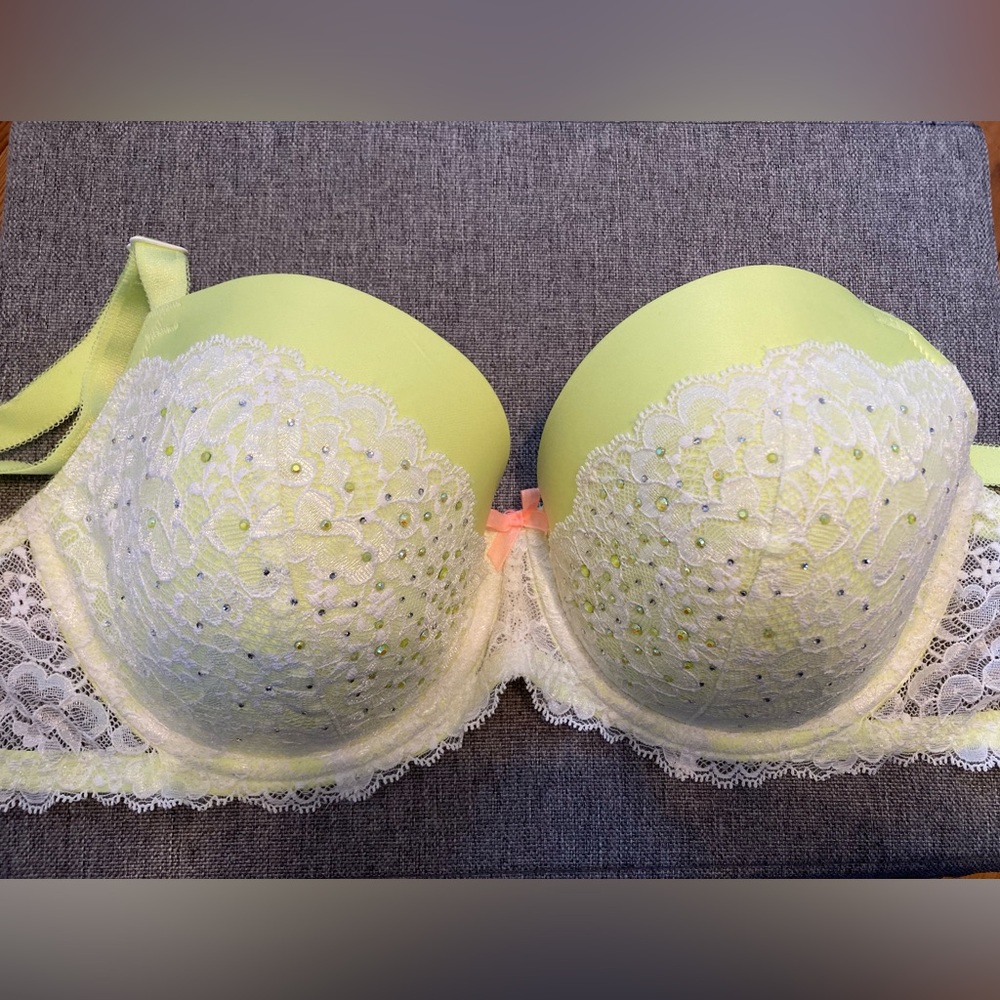 NWT- Victoria’s Secret Dream Angels Bra